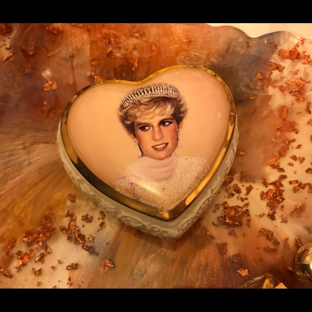 Princess Diana Avon Heart music box Candle in the Wind